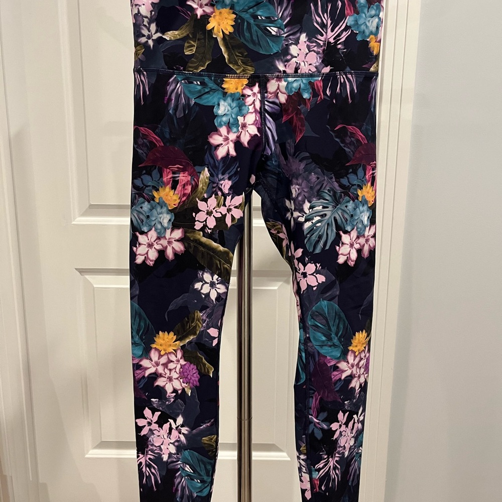 LORNA JANE Womens Size M HyperBloom Ankle Biter Leggings Navy Floral - Picture 2 of 9
